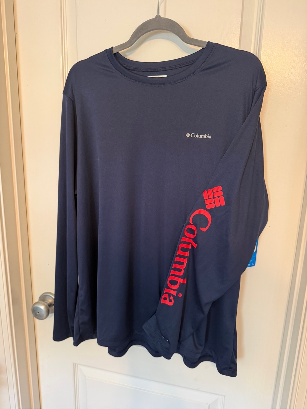 Women’s 2XL Columbia NWT Omni Shade Navy Long Sleeve Tee with Red Sleeve Logo
